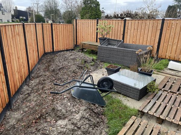 Achtertuin vóór de werkzaamheden